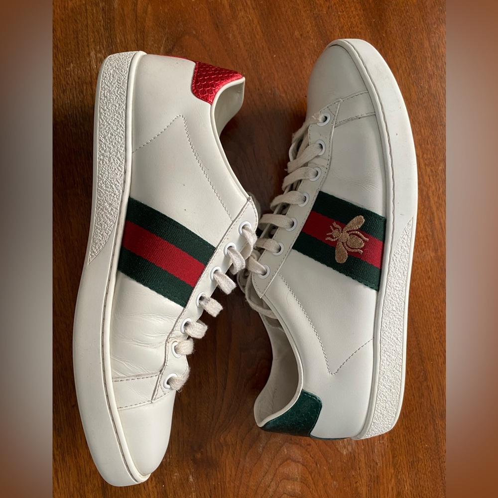 Authentic GUCCI Ace Bee Sneakers with the Iconic Red and Green Stripes size 39